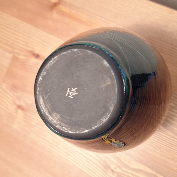 #ACR Pottery vase green with a picture of a sail boat in heavy seas. - Picture 5 of 6